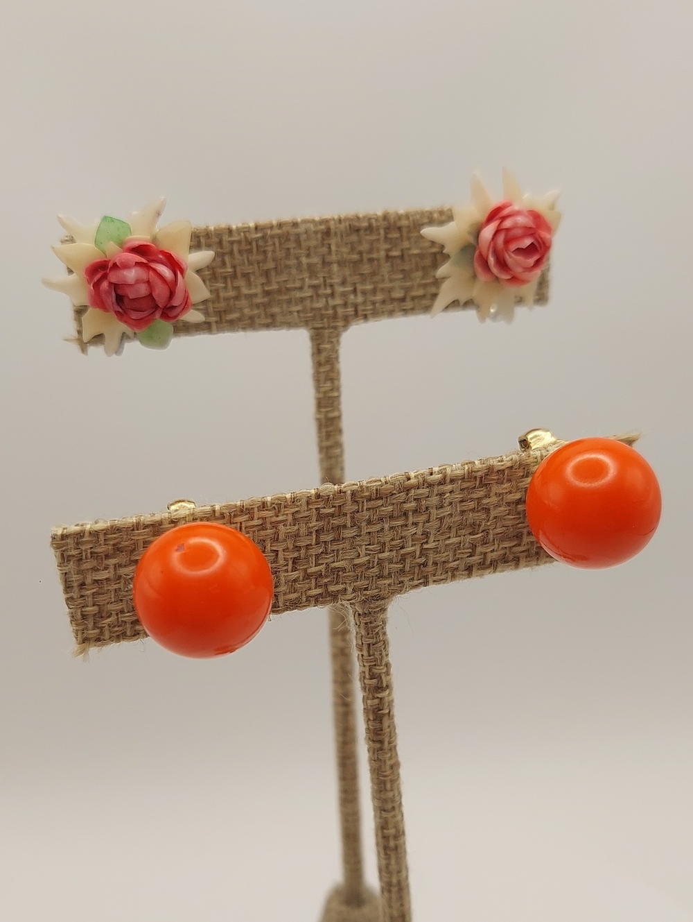 Orange/celluloid LOT vintage faux coral rose necklace, 2 Pr. Vtg Earrings Brooch - Picture 13 of 16